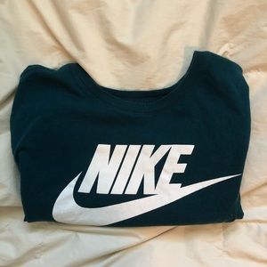cropped nike tee